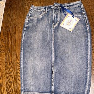 Lexi women’s super comfy stretch denim skirt